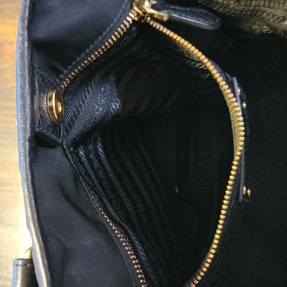 Authentic Prada nylon tote bag in good condition - Picture 11 of 16